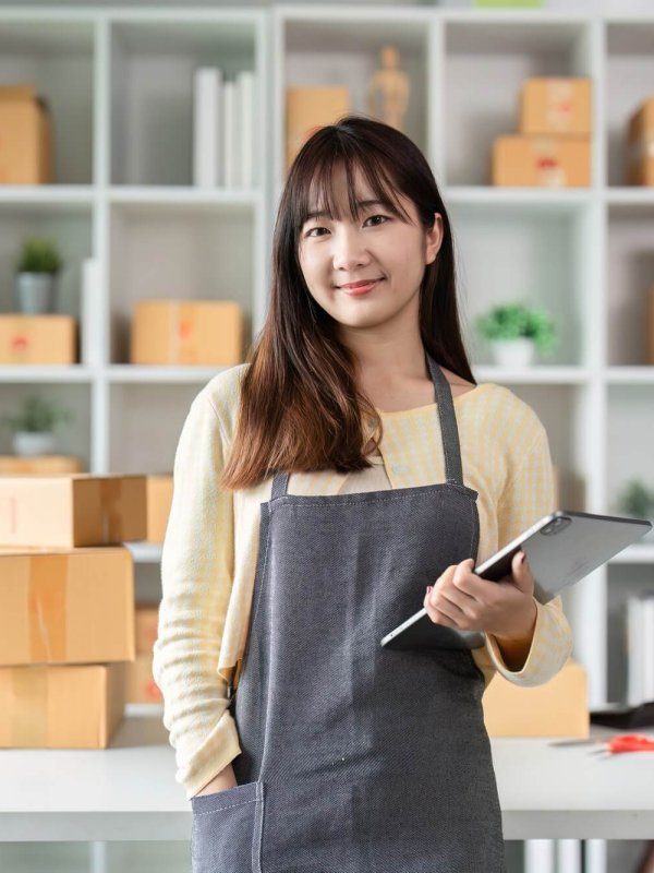 portrait-of-a-young-woman-entrepreneur-in-her-home-office-with-shipping-boxes-and-digital-tablet-rd87gagzqnk2mdvcdaiqhnsckfwczsk5fk8gmaux4w