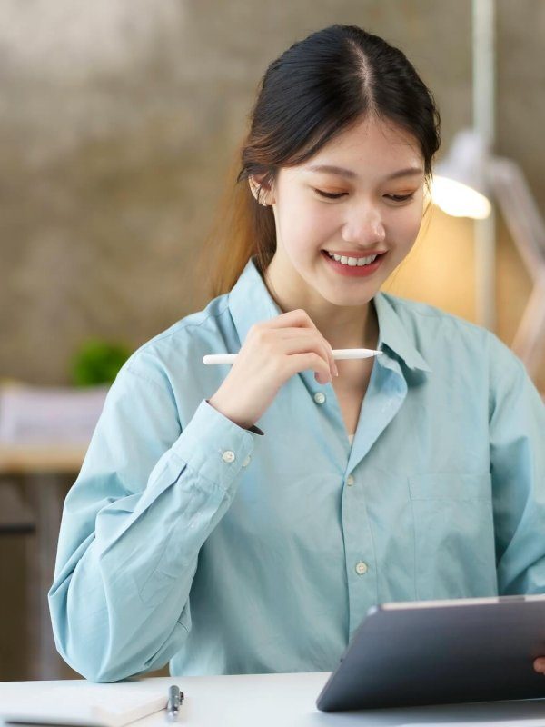 portrait-of-young-asian-business-woman-using-digital-tablet-in-the-office--rd87gg40vnrsk1n5gcyhwmd44r4k9z6jgc5dhymk3k